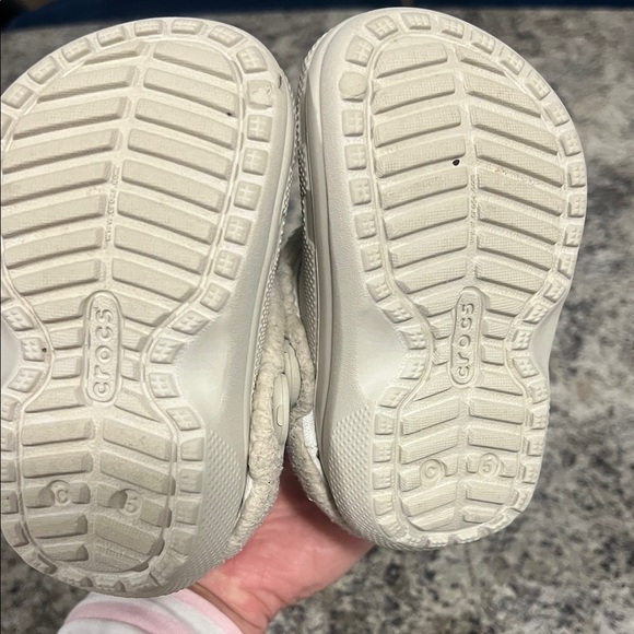 CROCS Kids Fuzzy Lined Slippers - Cream - Picture 3 of 5